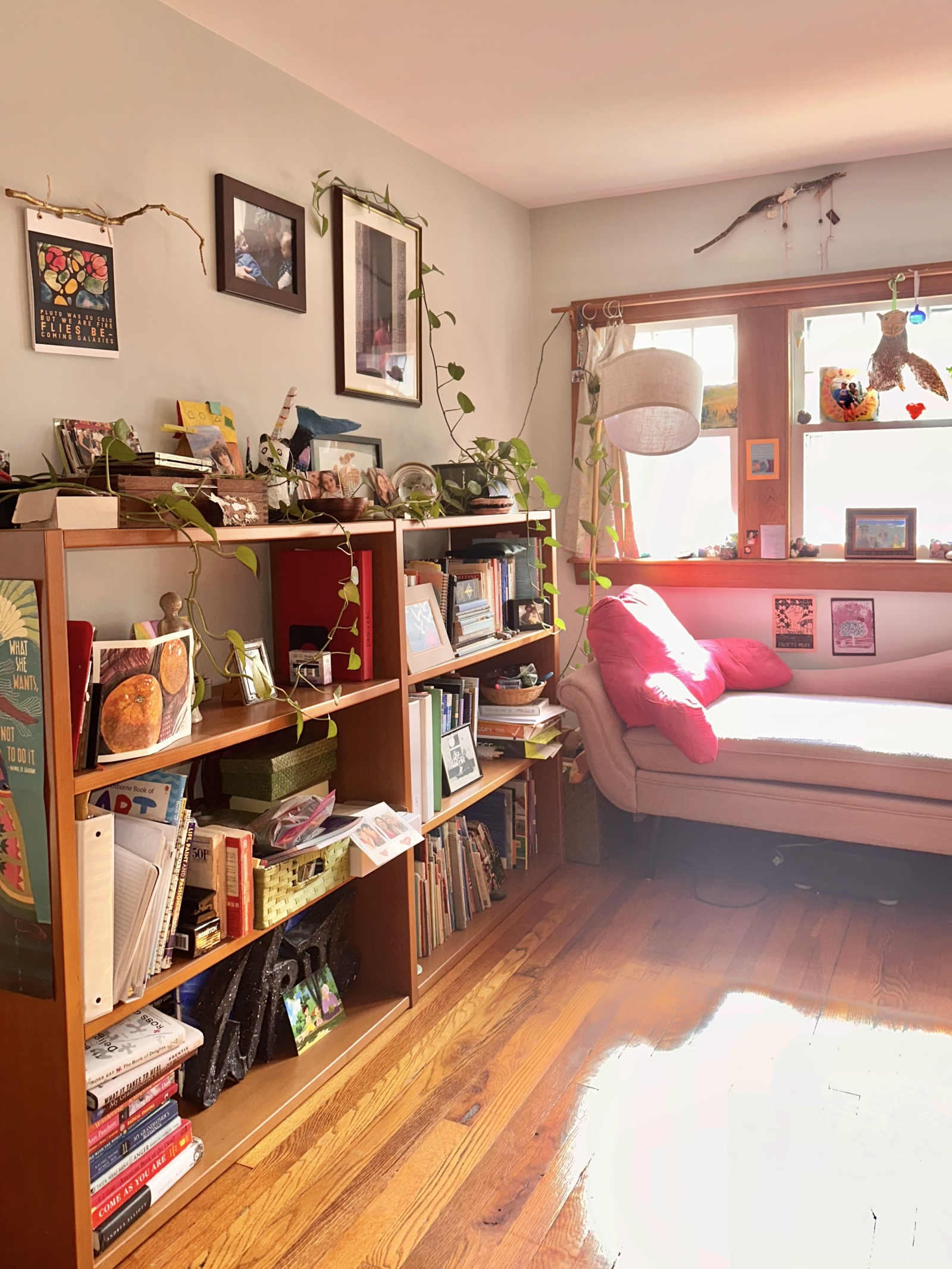 Charming bungalow walking distance to downtown and river trails