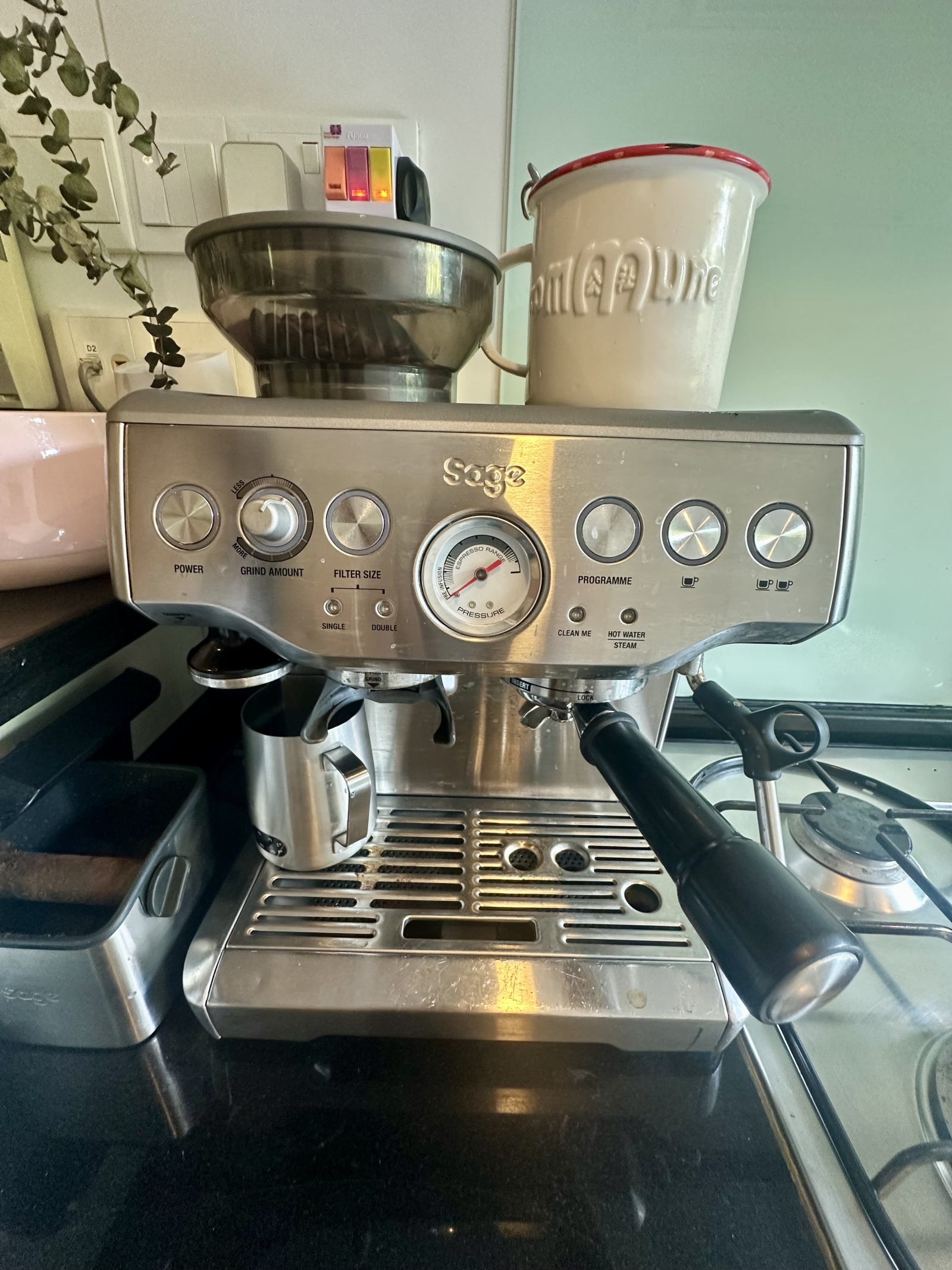 Máquina de café do grão para a xícara (também temos uma prensa francesa)