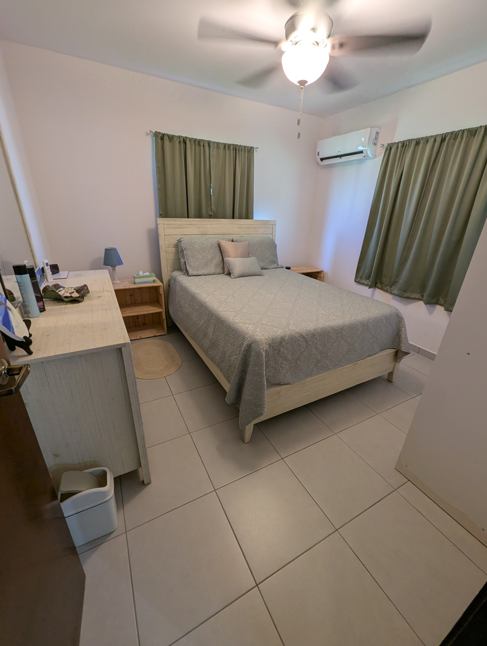 Guest Bedroom - Queen Bed.