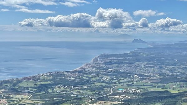 Aproveite as vistas das encostas e da costa da nossa casa na Costa del Sol!