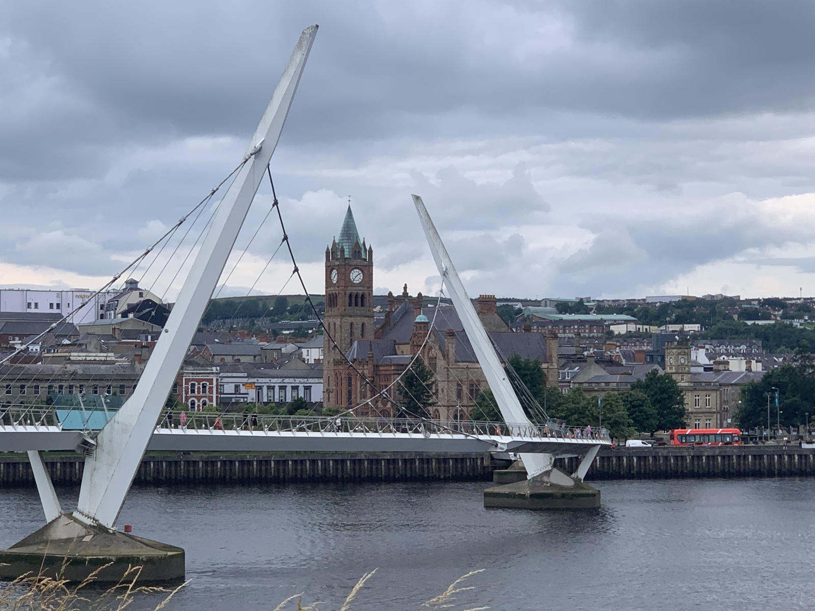 We zijn 35 minuten met de trein of 45 minuten met de auto van de historische stad Londonderry/Derry