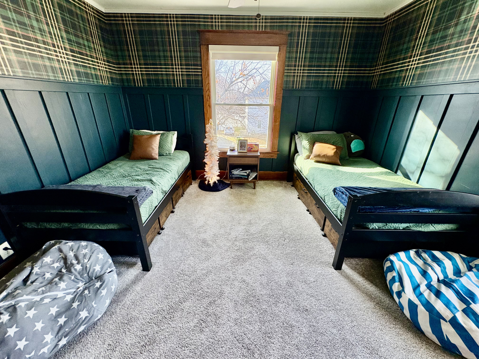 Sons’ bedroom with 2 twin beds