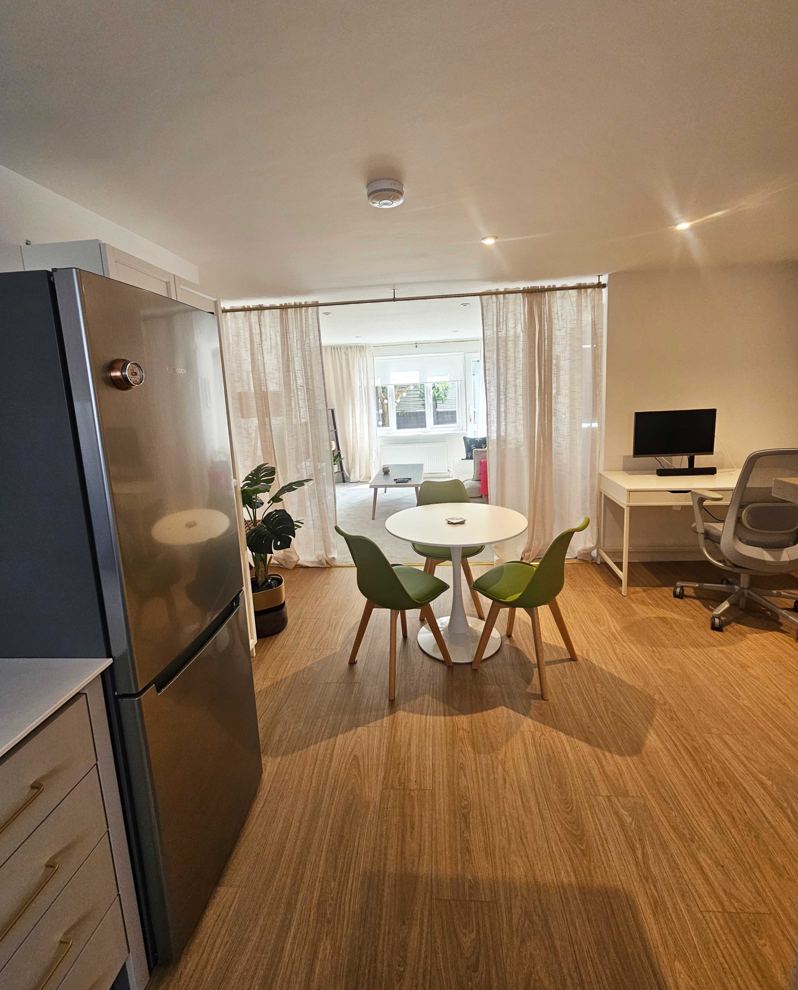 Apartamento confortável de um quarto com pátio no leste de Londres, próximo a conexões de transporte (zona 2)