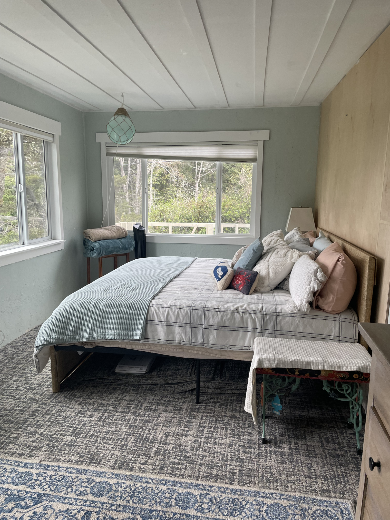 Guest bed with King bed