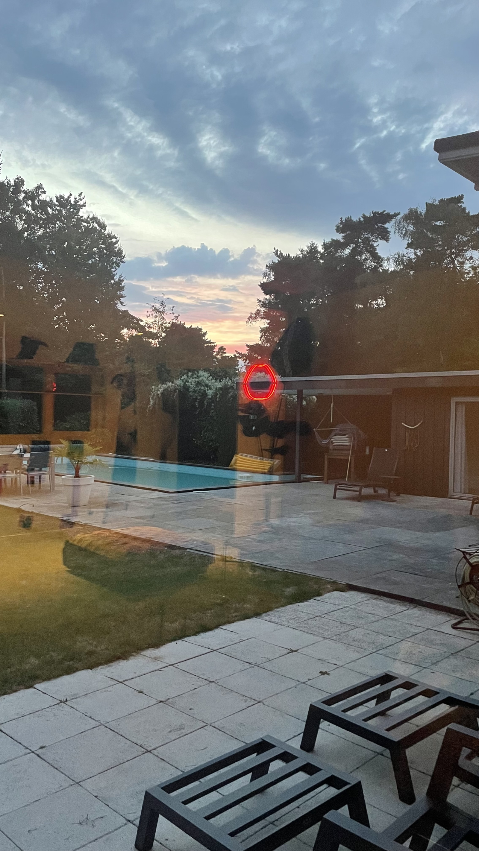 Oasis of peace with swimming pool in the green!