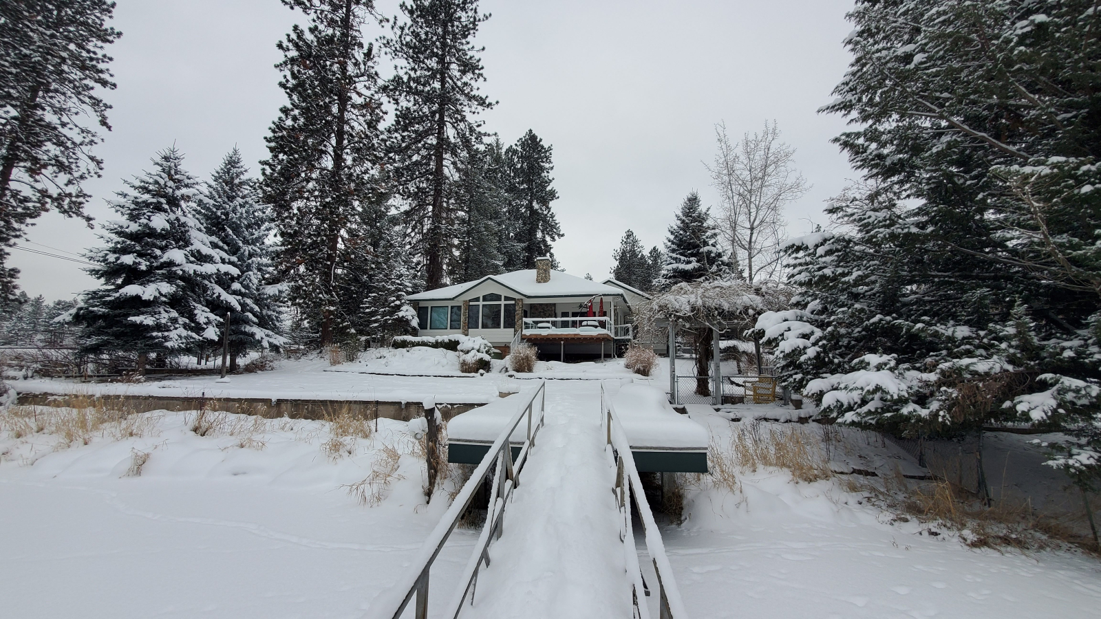Casa lussuosa sul lungomare del Lago Coeur D Alene nel centro della città con spa, spiaggia, molo, tipi e giochi