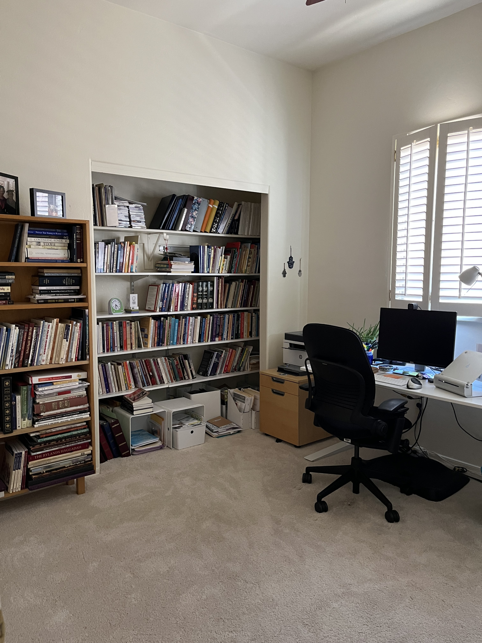 3º dormitorio, actualmente utilizado como home office. Conecte fácilmente su computadora portátil al ...