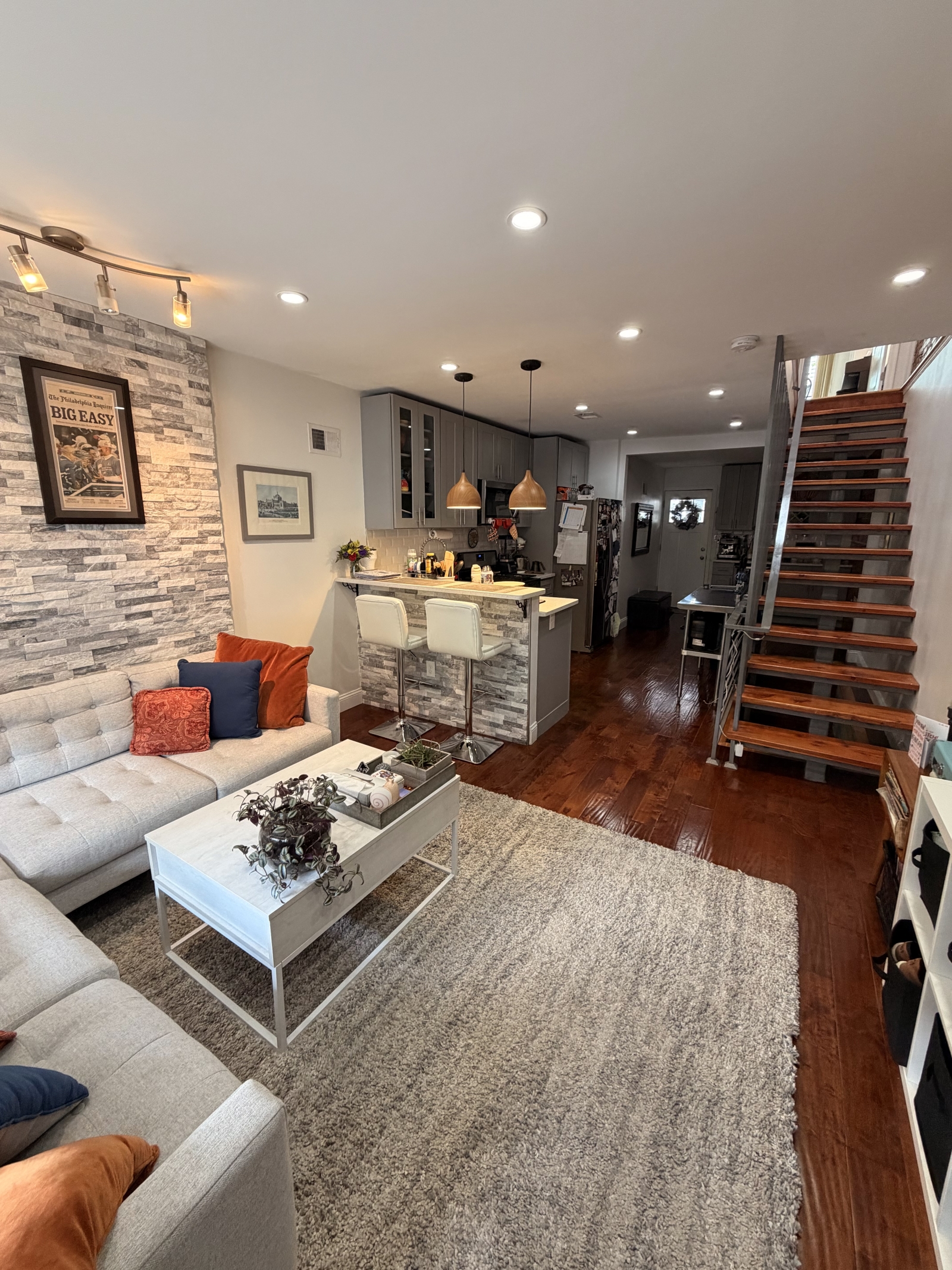 Stylish Private Room in  South Philadelphia Rowhome