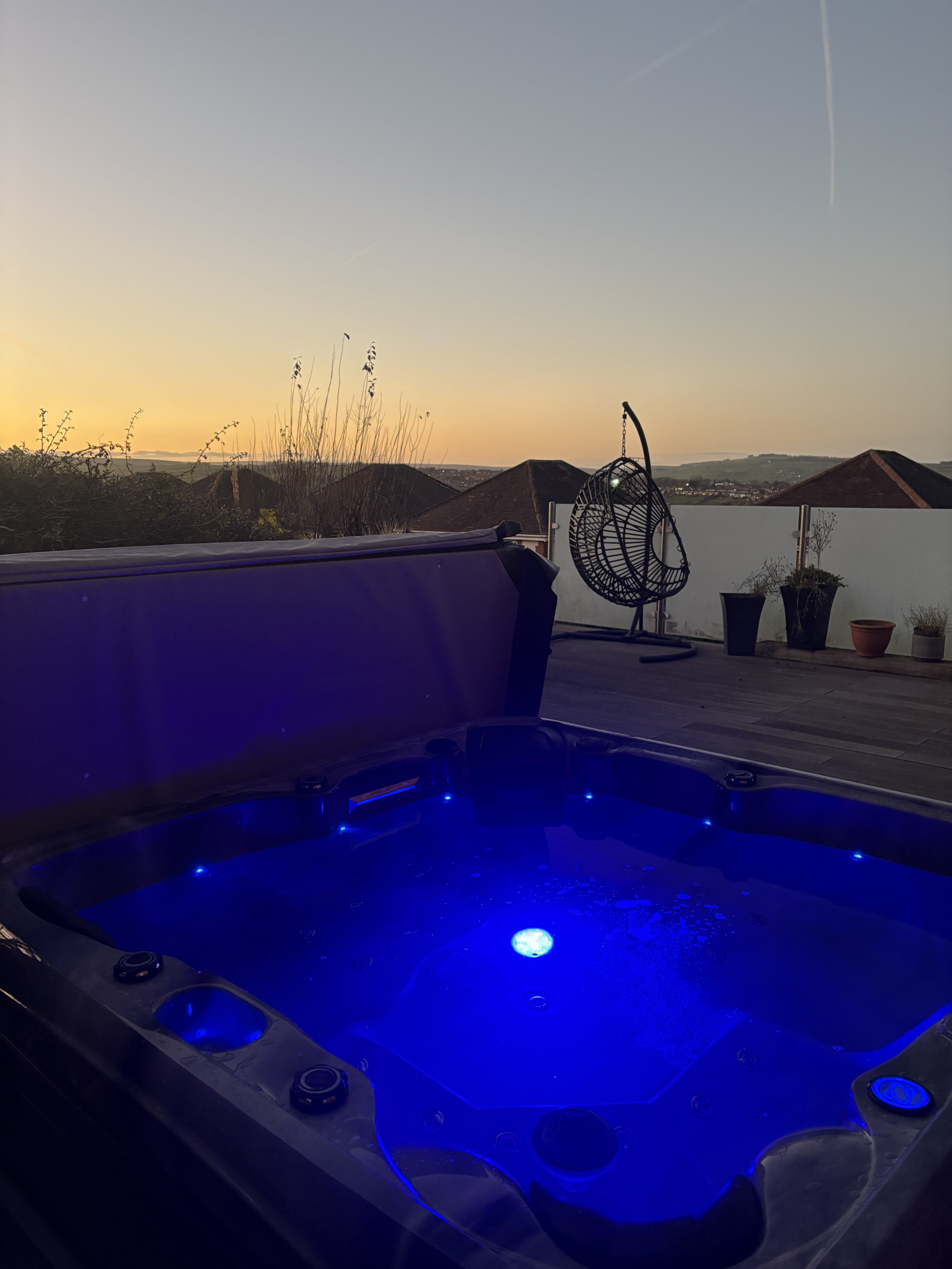 Hot tub at the side of the house.