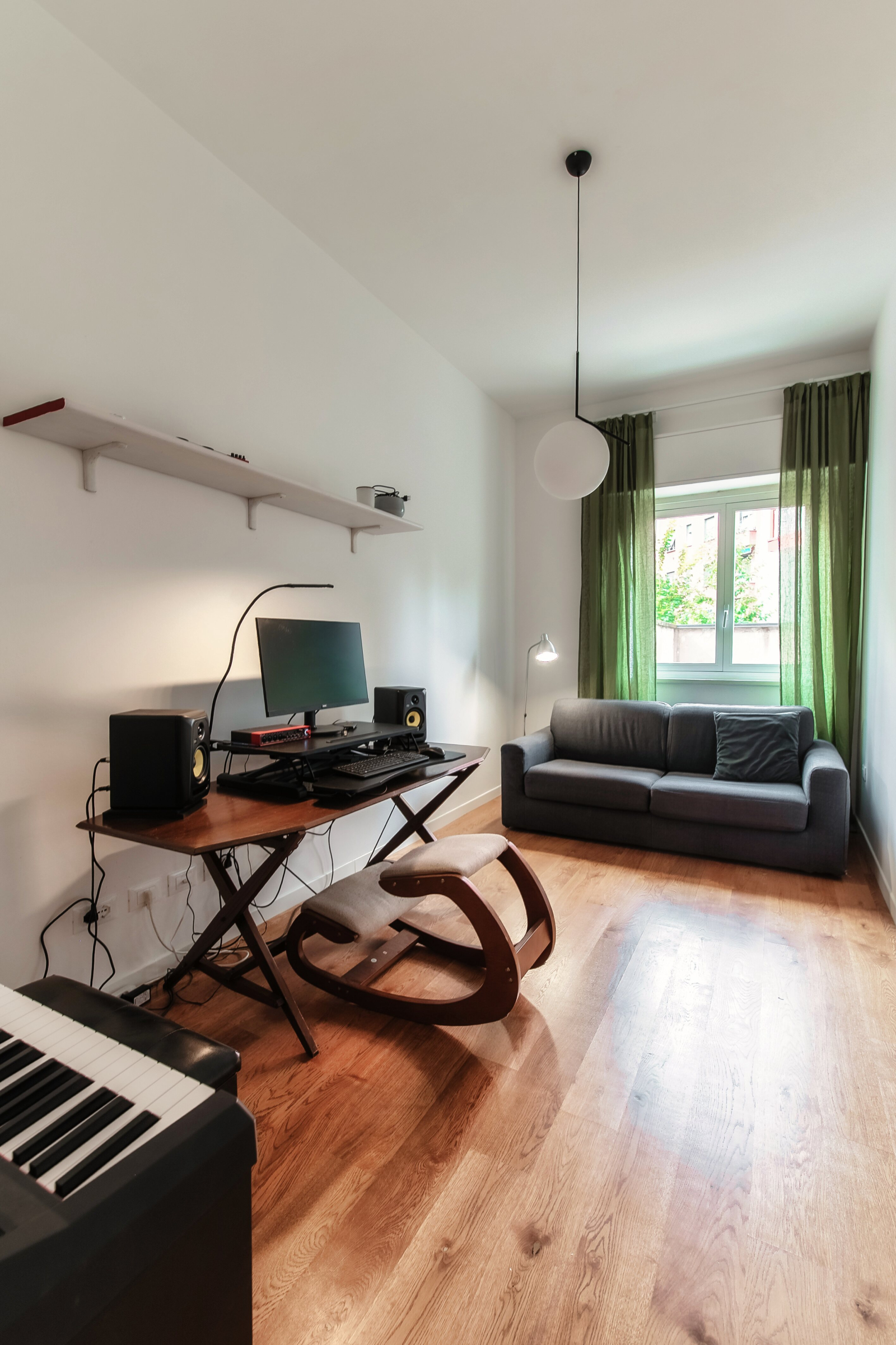 Oficina con sofá cama