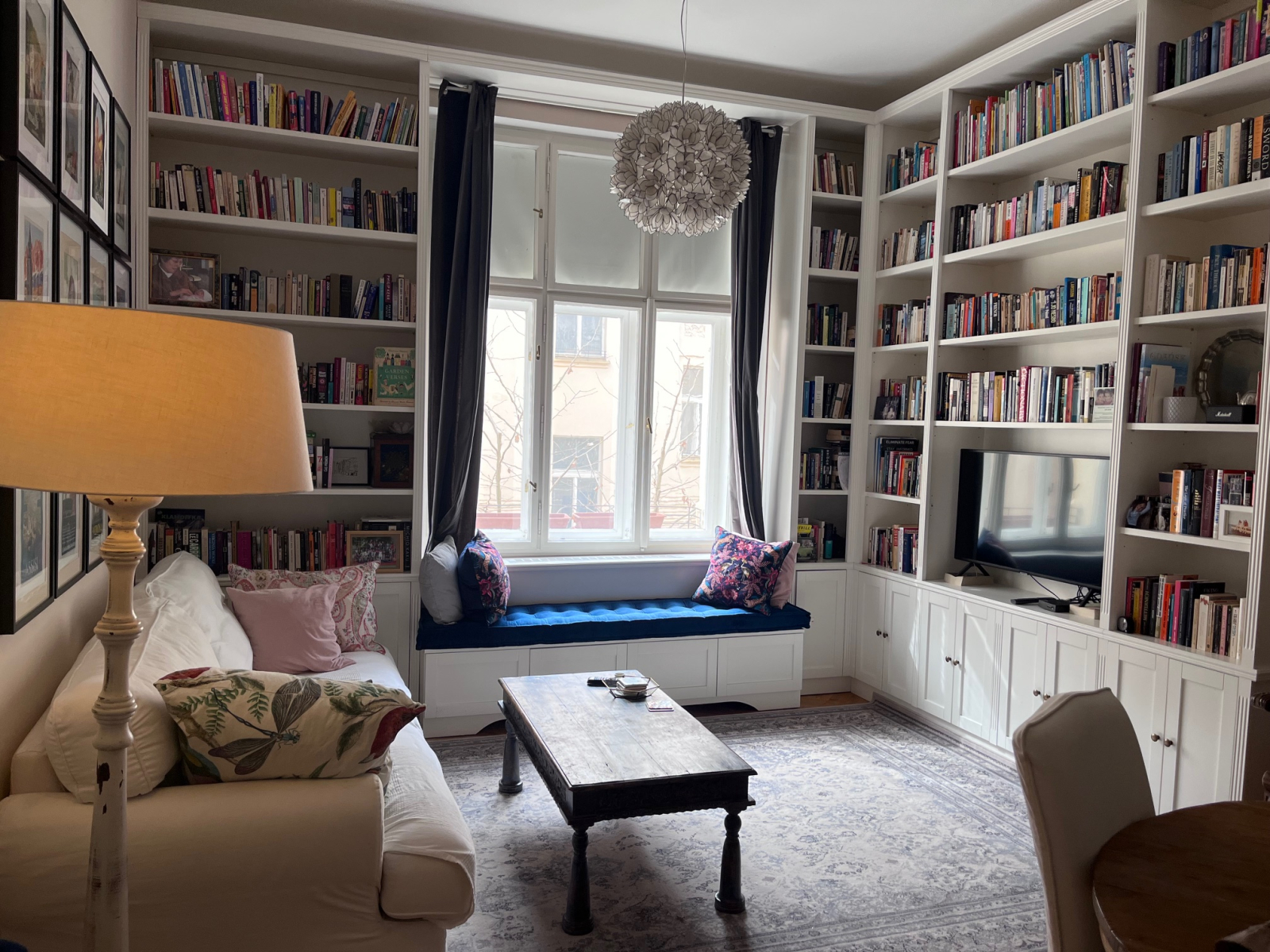 Cozy, quiet apartment in Prague's Nove Mesto district. As central as you can get, but in an area less touristy than Old Town. Surrounded by a lively neighborhood with plentiful restaurants, cafes, tourist attractions.