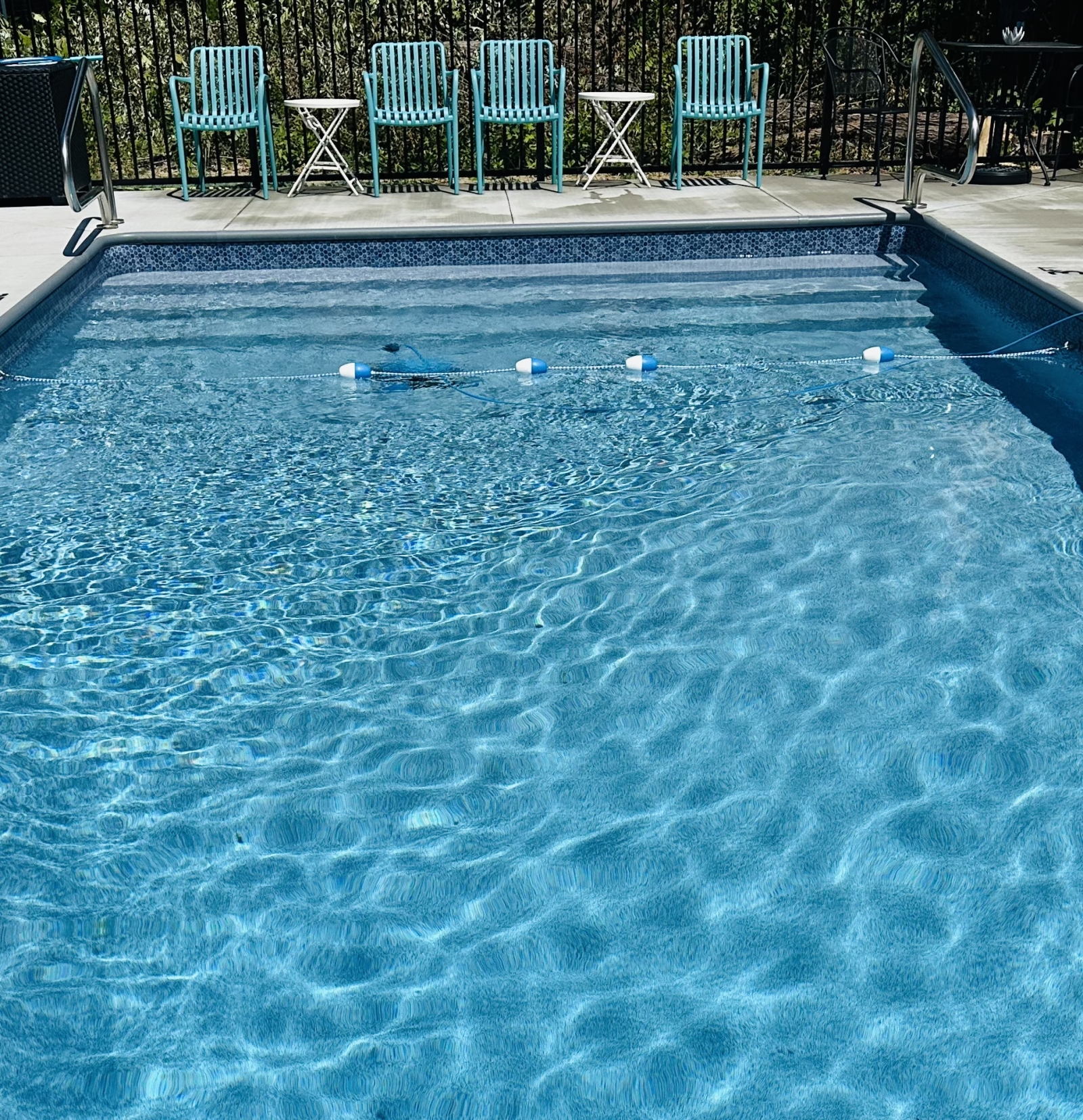 Cottage joyeux, ville balnéaire, promenade jusqu’à la plage, piscine privée et chauffée