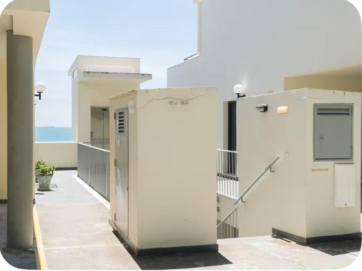 Zongekust strandgeluk in Spanje. Oase met 2 slaapkamers en privétuin, zwembad en eindeloze kustcharme.