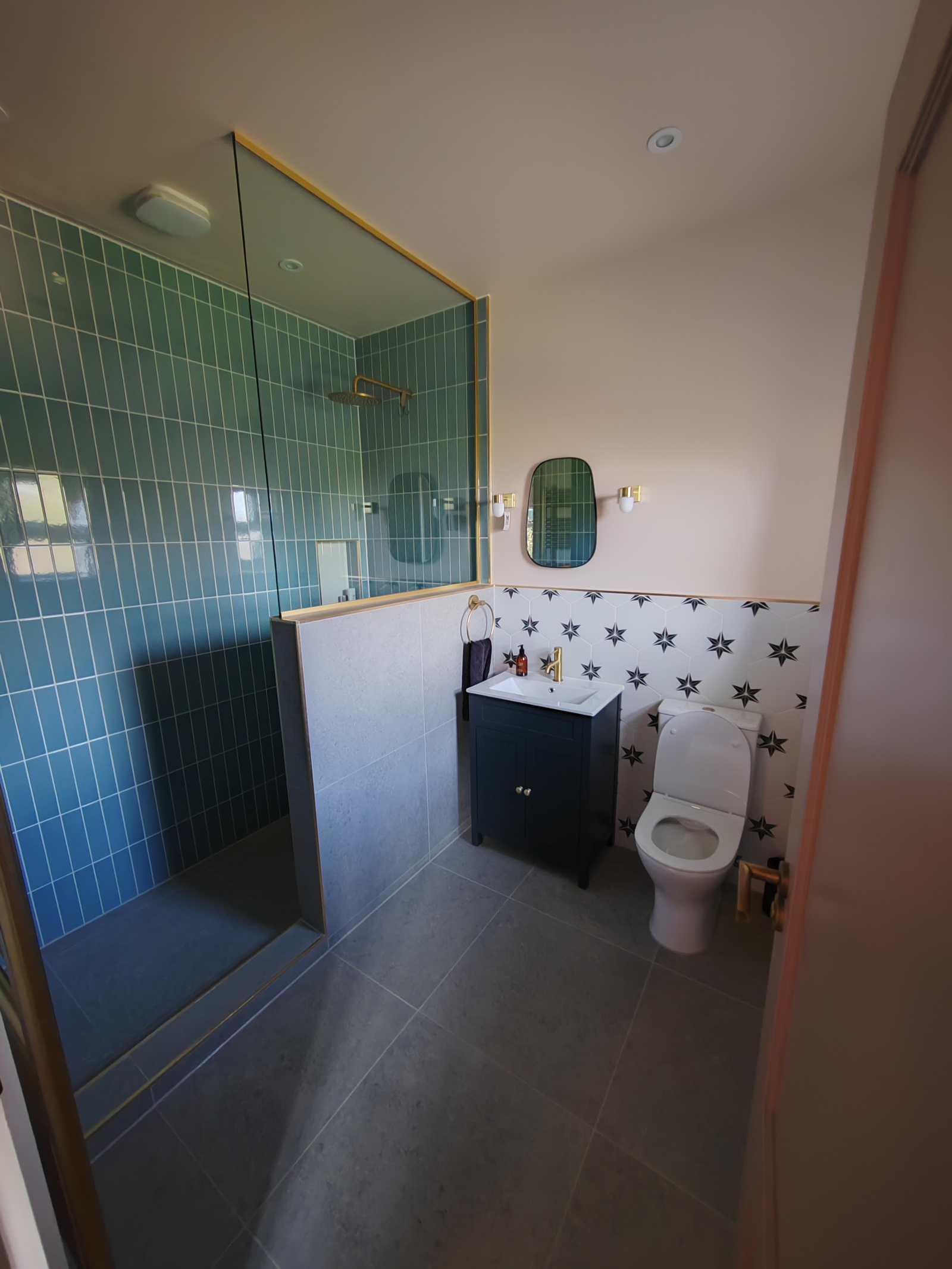 Bedroom 2 ensuite