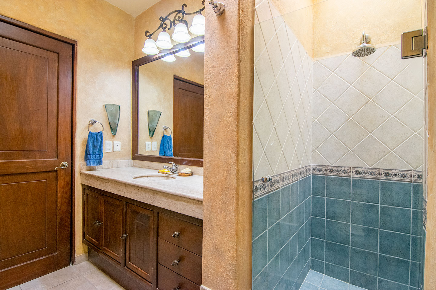 Casa de banho social com chuveiro