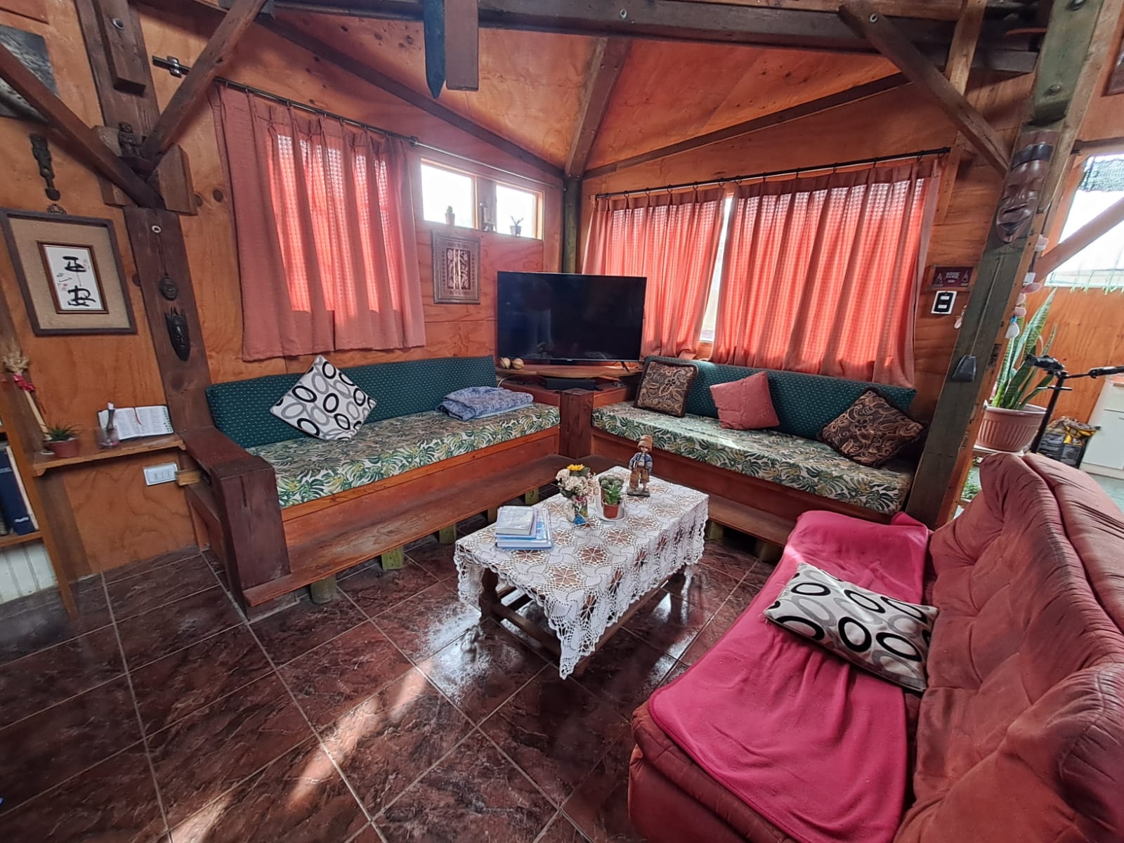 Wooden House between Vineyards and Ocean