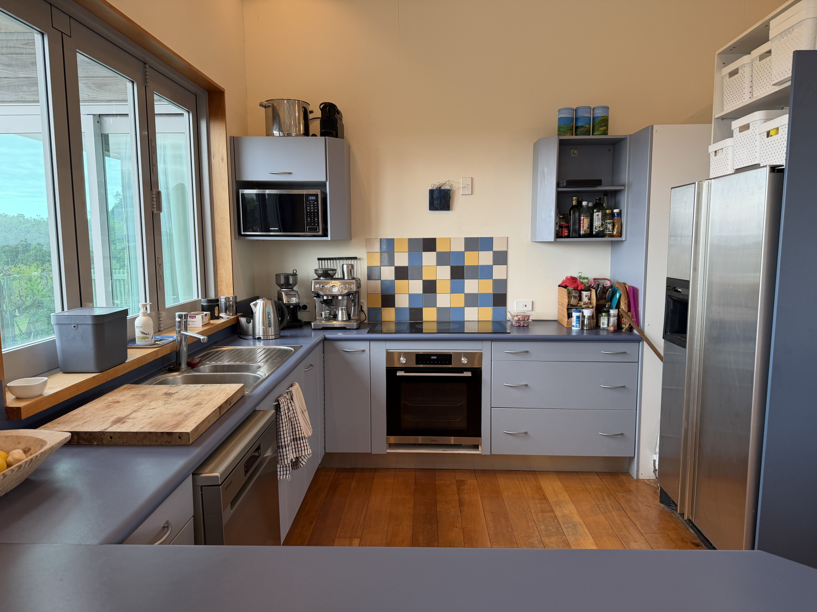 Well equipped holiday home with amazing privacy and seaviews.