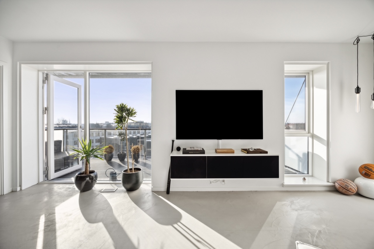 Picture taken by the former owner of the apartment. I have wooden floors now, not concrete. But you ...