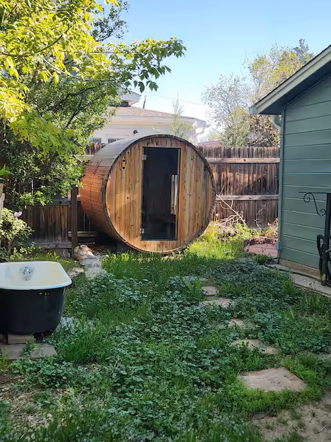 Arvada Olde town cabin feel home with hot tub and sauna.