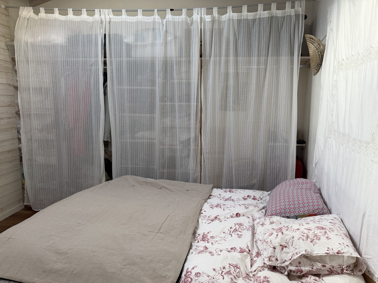 Bedroom 1, 160 bed, amazing super comfortable hemp linen mattress