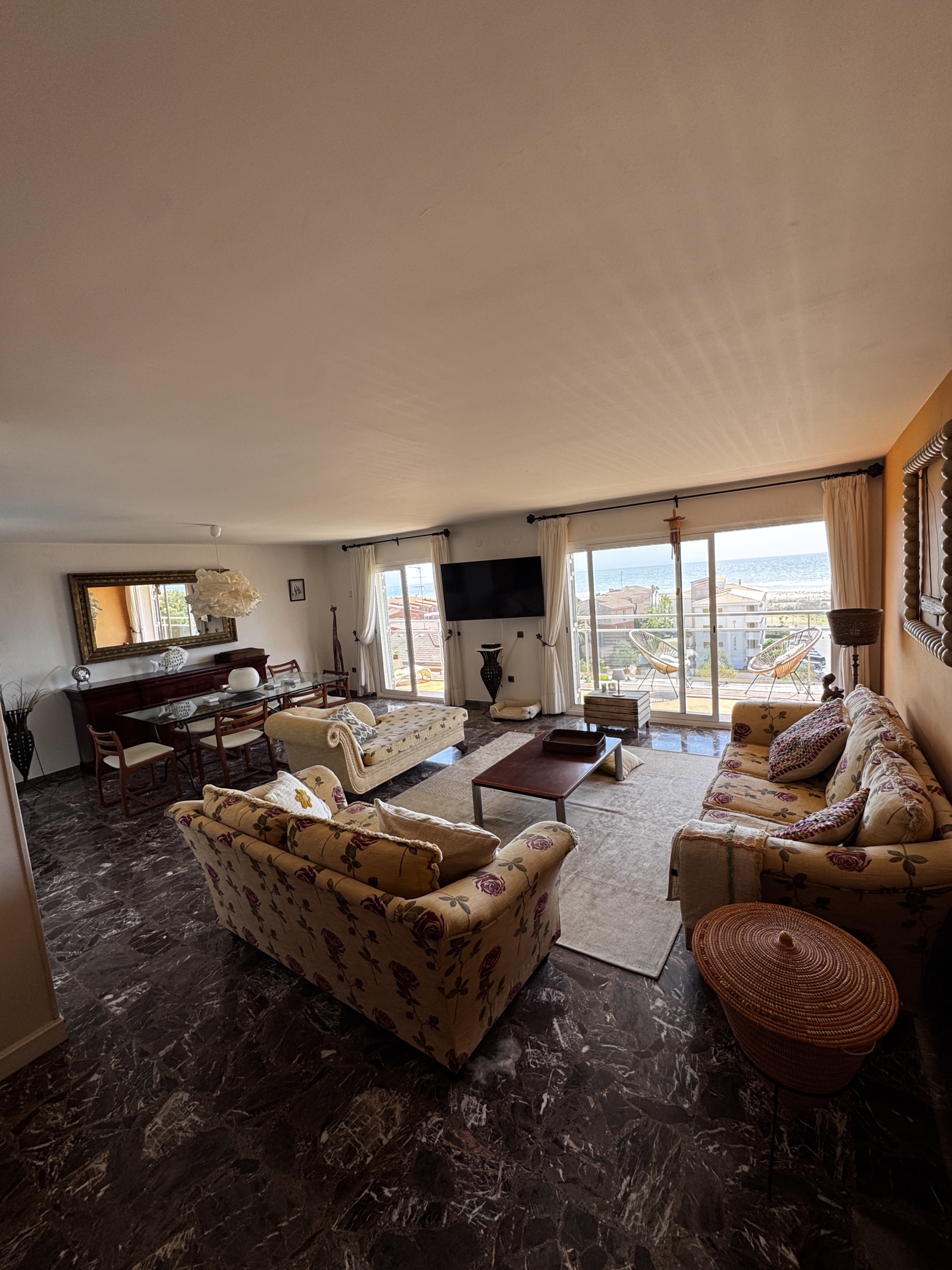 200 m2 of comfort 200m from the beach