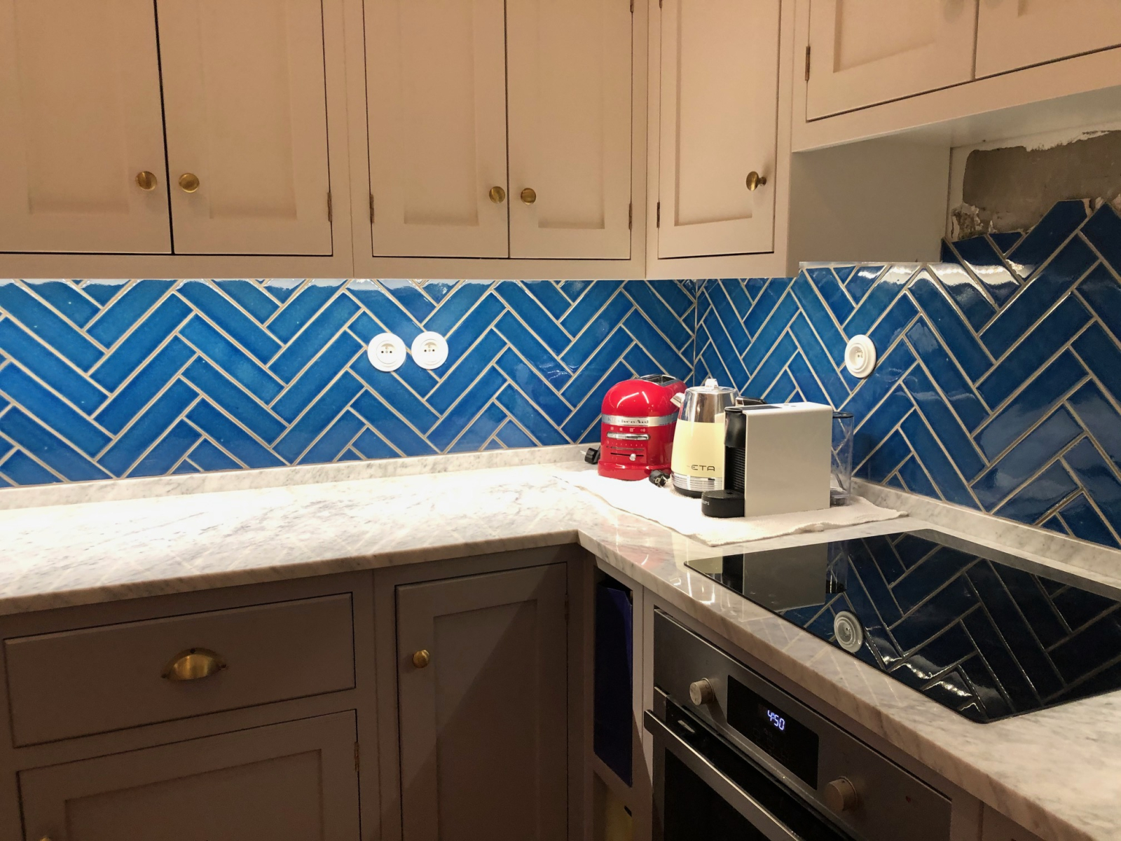 Cozy, quiet apartment in Prague's Nove Mesto district. As central as you can get, but in an area less touristy than Old Town. Surrounded by a lively neighborhood with plentiful restaurants, cafes, tourist attractions.
