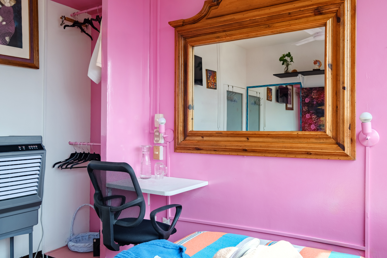 small closet, shelves, air condition  & work space