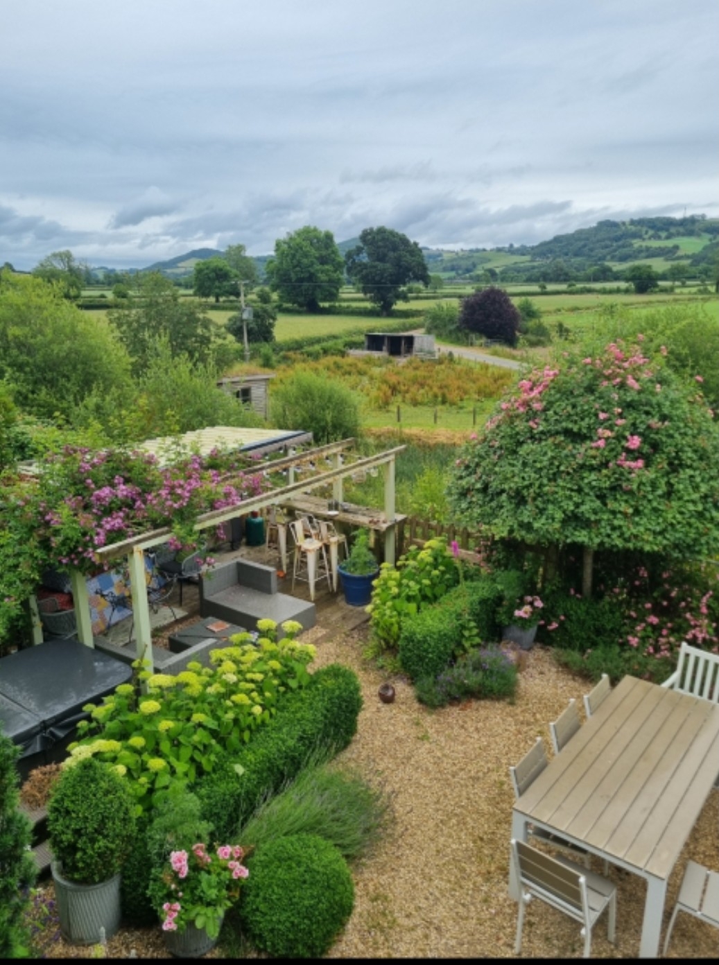 Country living in the Heart of Wales, with Hot tub