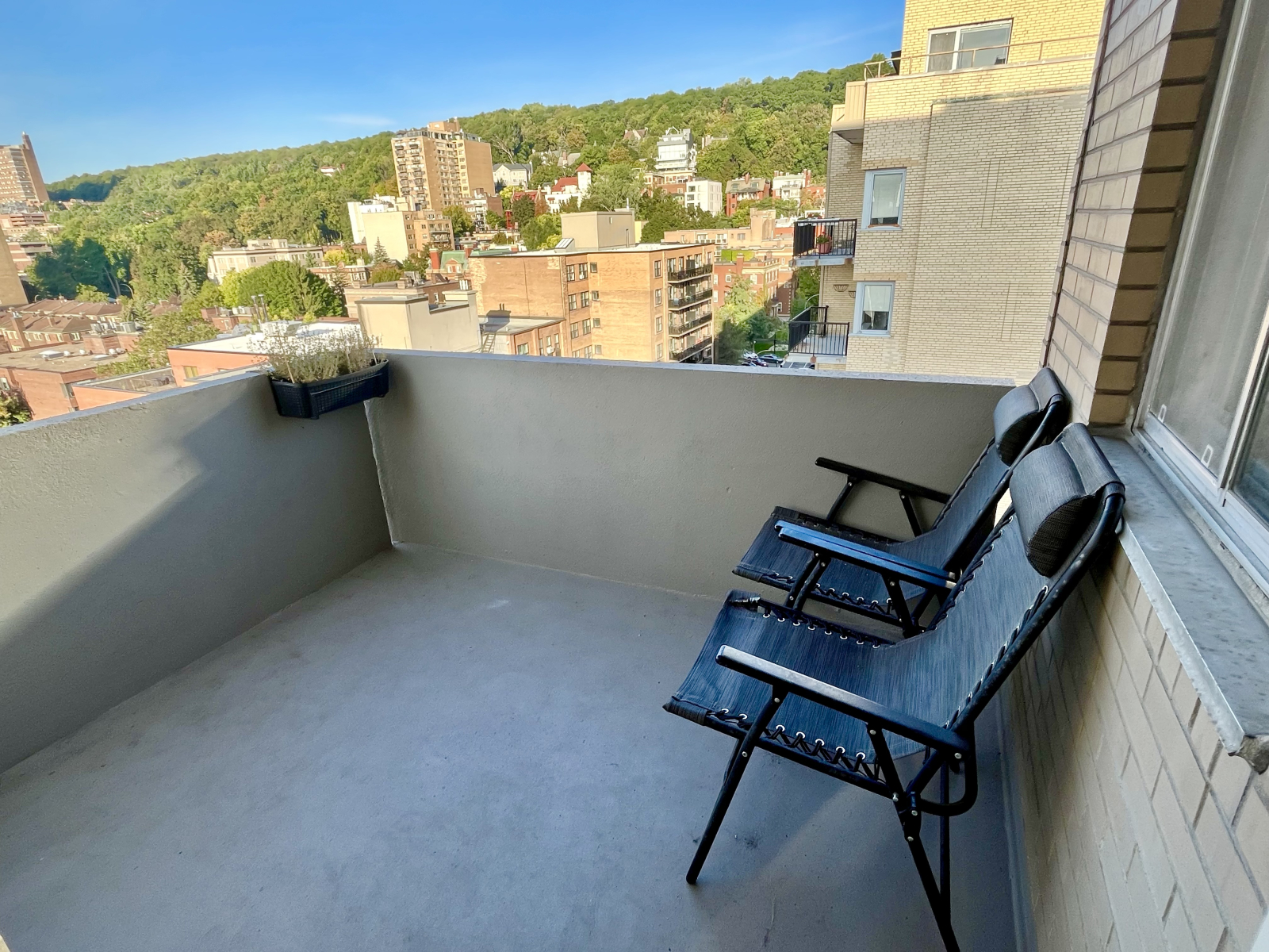 Vergessen Sie die Wahl zwischen der Ruhe der Natur und dem Puls der Stadt. Stellen Sie sich einen ei ...