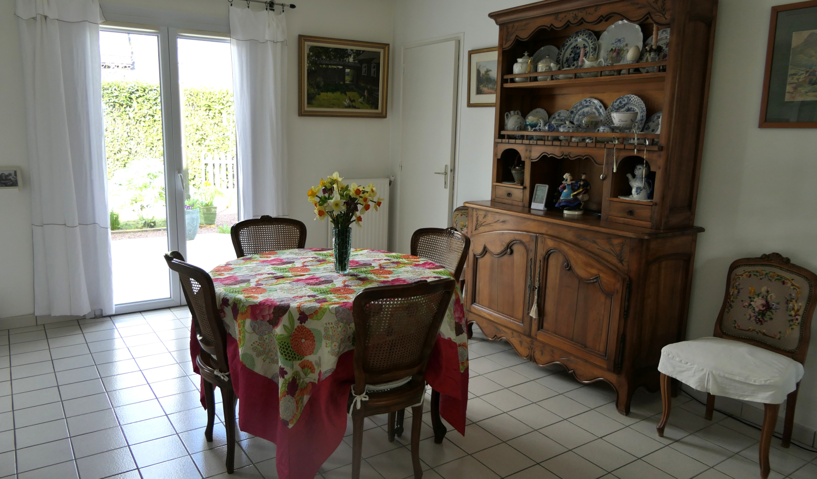 Dining room.