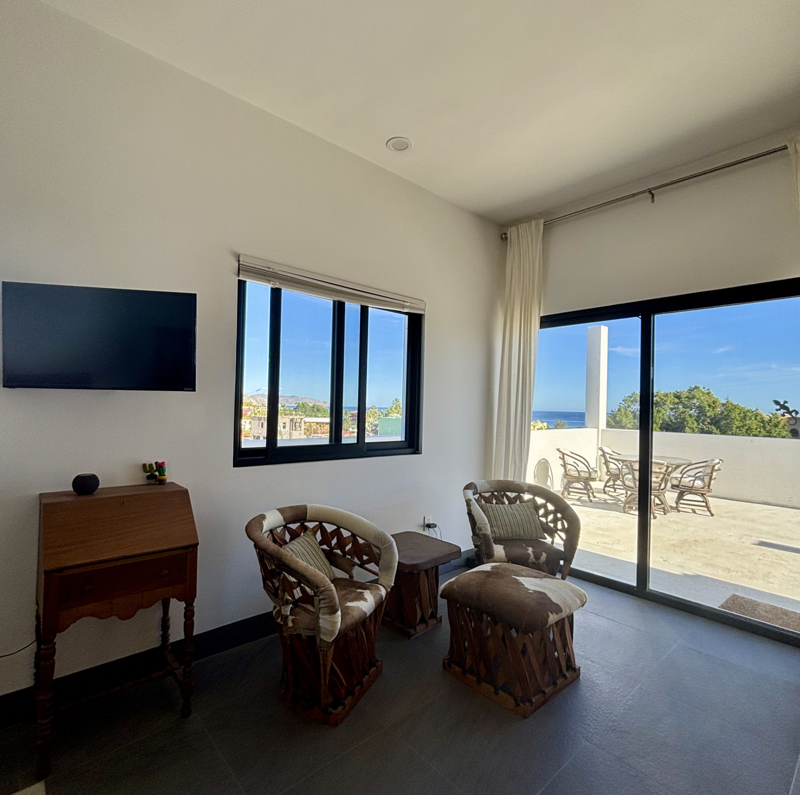 Seating and work area in casita, Apple HomePod equipped!