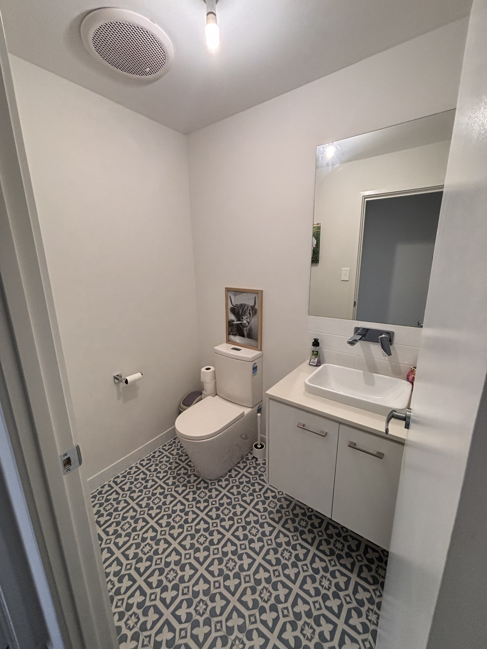 Casa de família em Brisbane com apartamento para vovó, piscina, spa, acesso lateral, boas escolas, subúrbio seguro