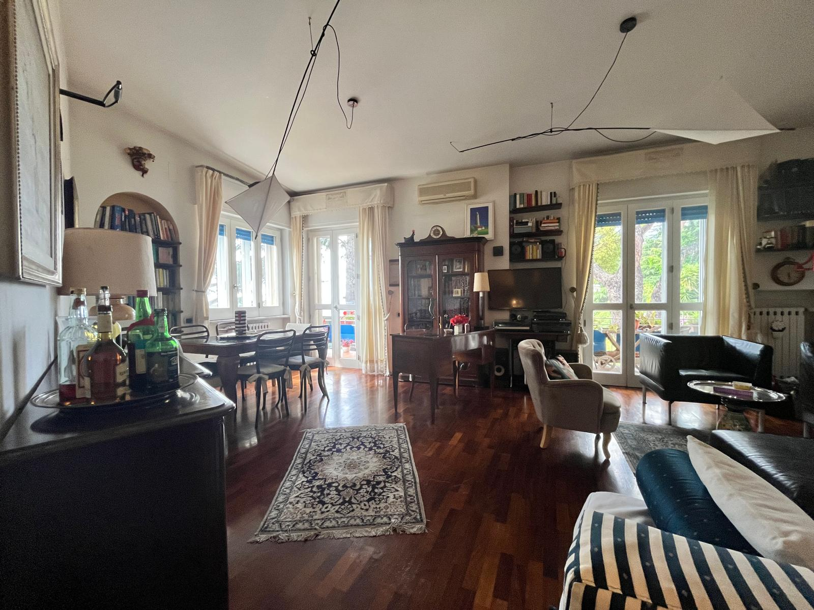 Salon vue mer avec sortie sur le balcon