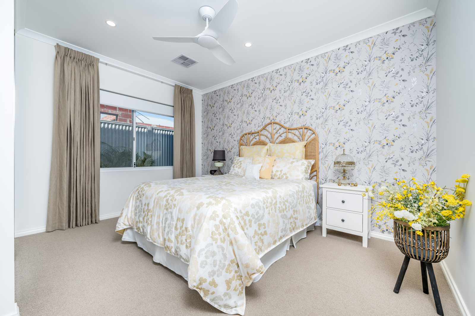 Queensize-Bett im 2. Schlafzimmer