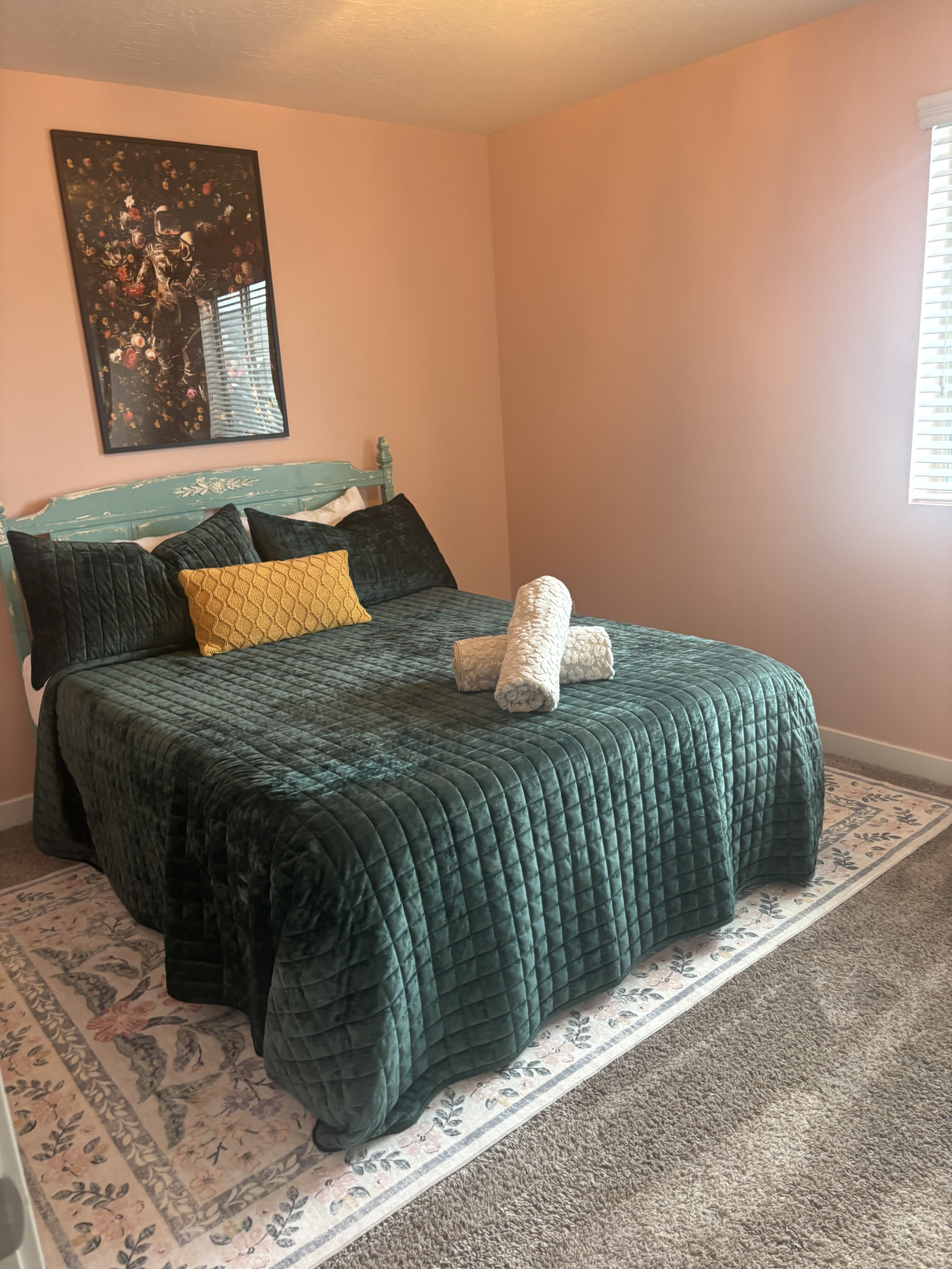 Upstairs Queen (double) bedroom.