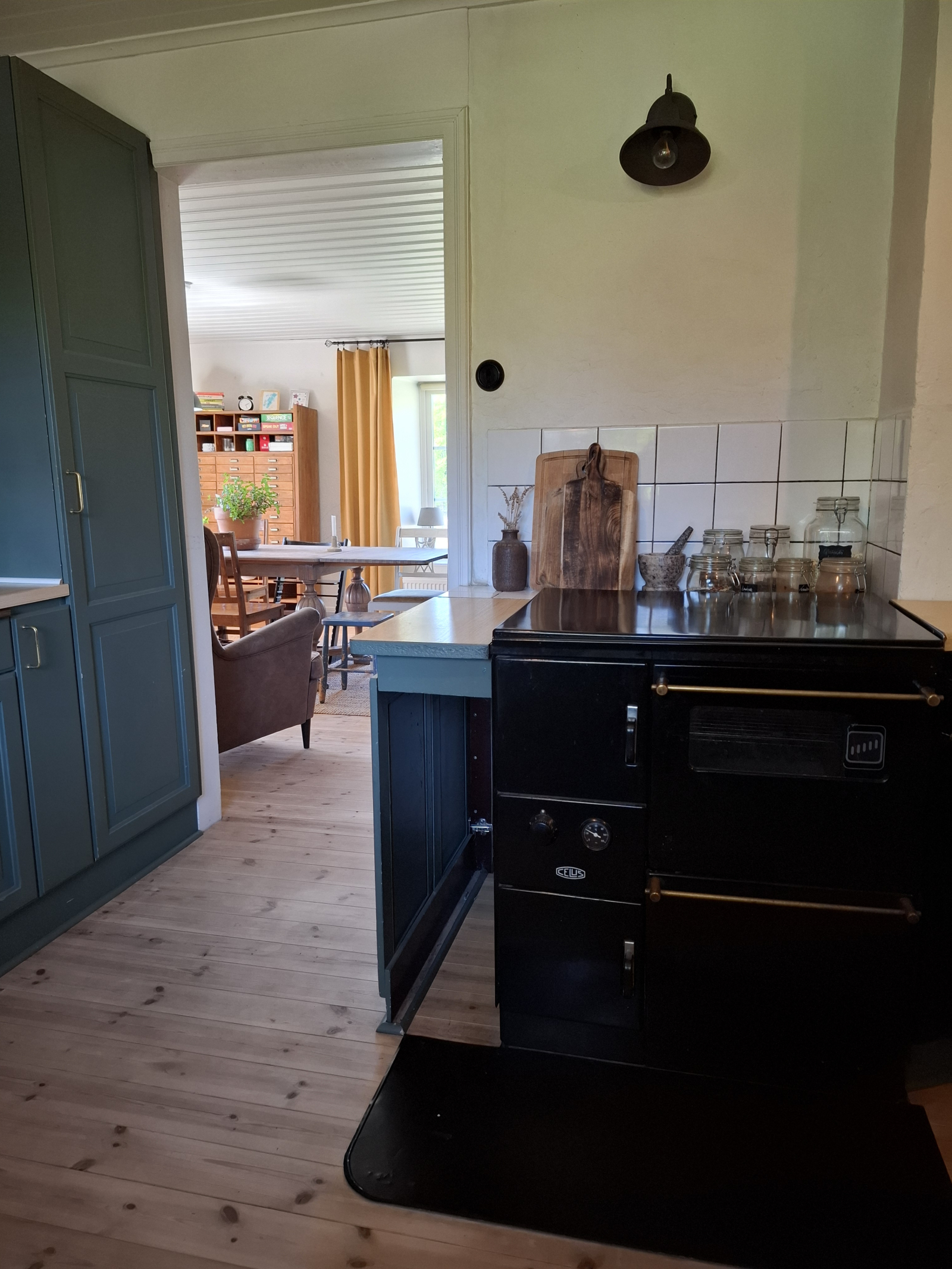 Karakteristiek huis in het Zweedse bos