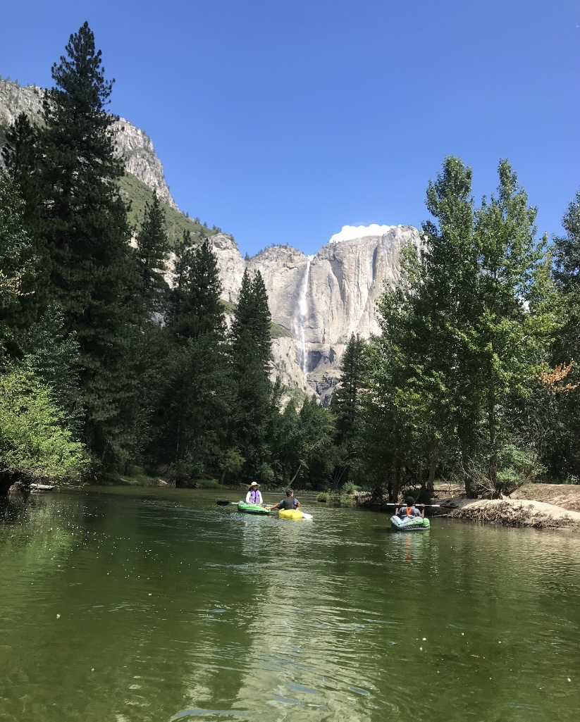 Caiaque no vale de Yosemite