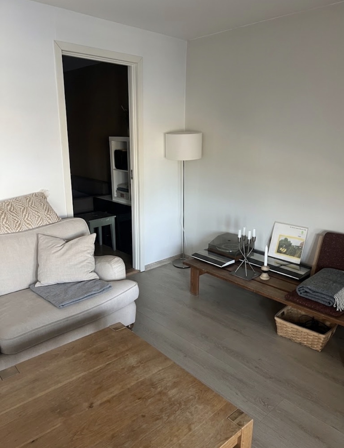 Penthouse mit Terrasse, Kai, Ruderboot auf der Finnøy.