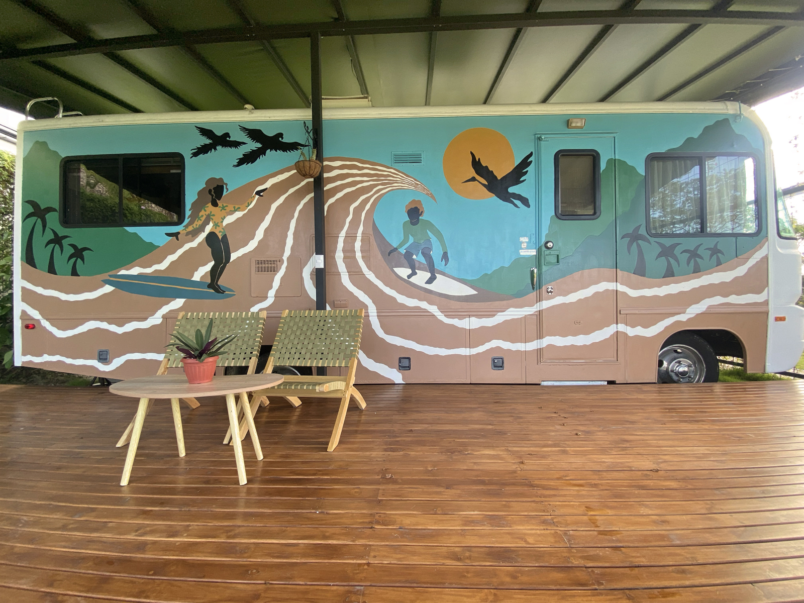 Un artista local dejó una bonita pintura en él ✨