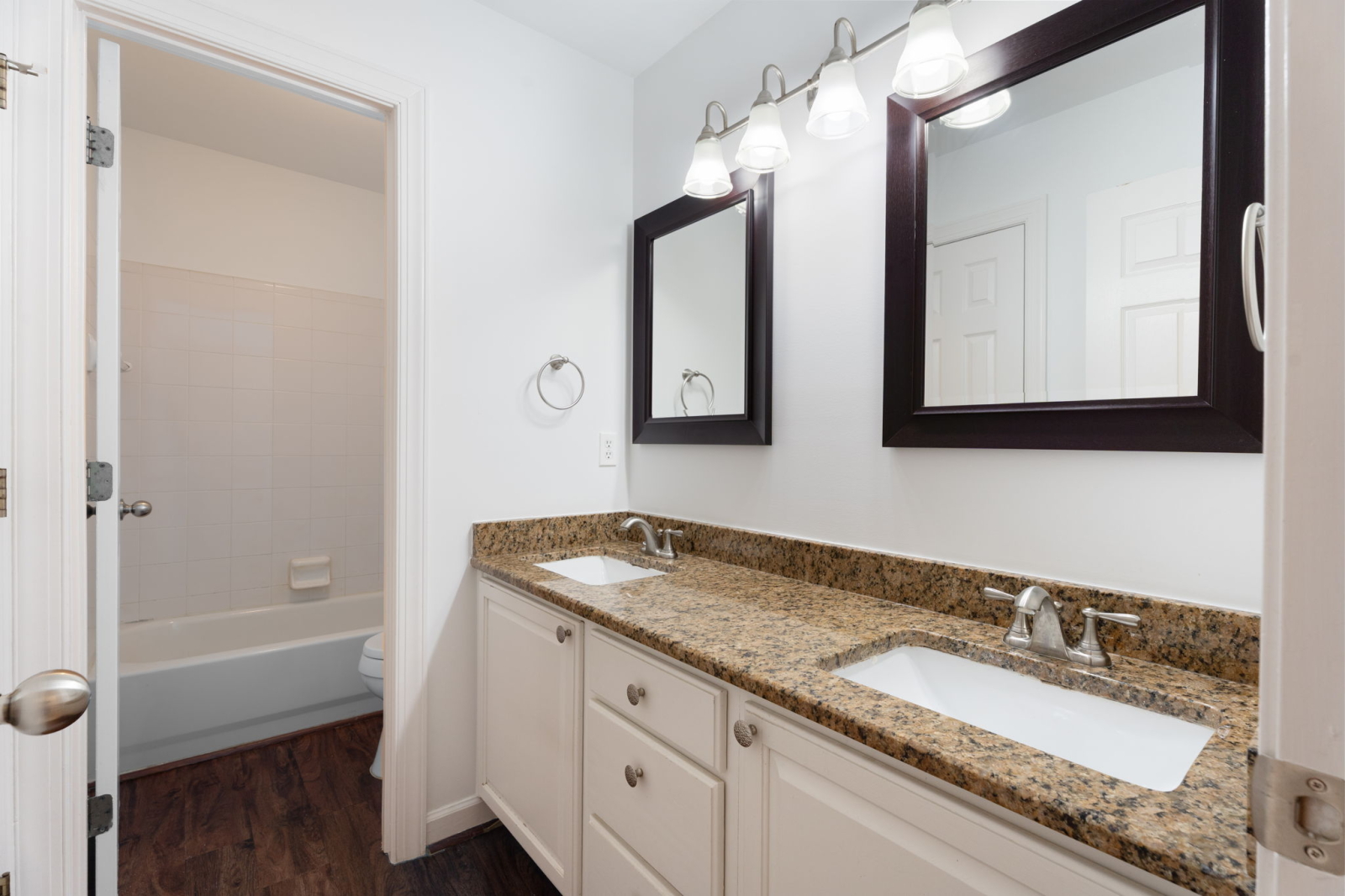 Vicino al centro 5BR + Ufficio Grande casa con cortile a Raleigh, NC