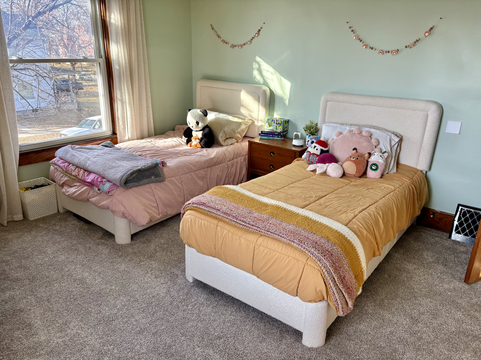 Daughters’ bedroom with 2 twin beds