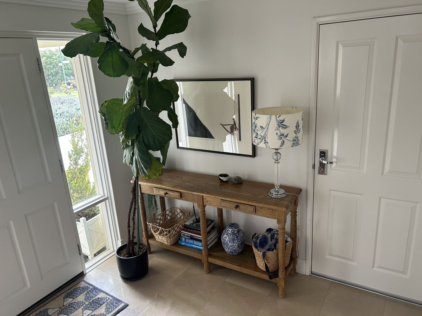 Lovely home near river and close to city