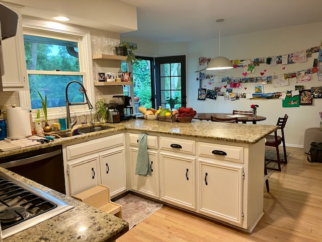 Kitchen from other side!