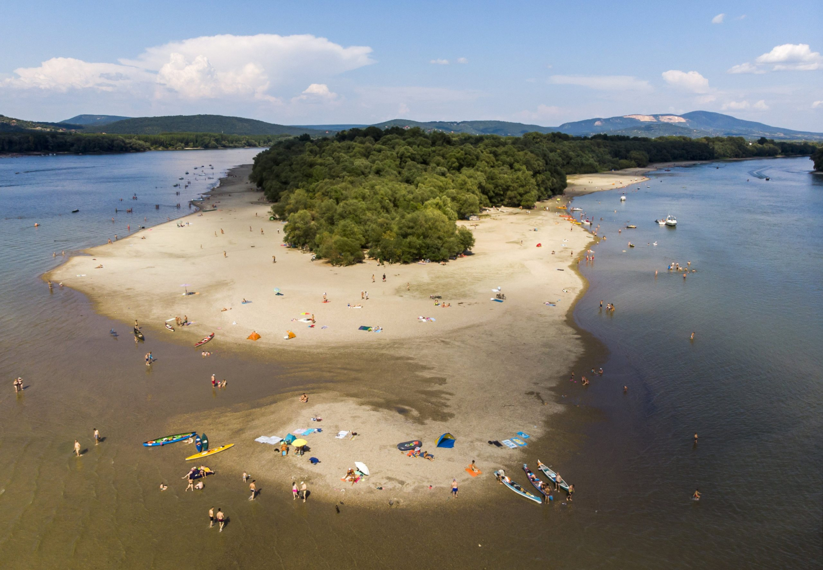 Szigetcsúcs-beach in the mid of the Danube