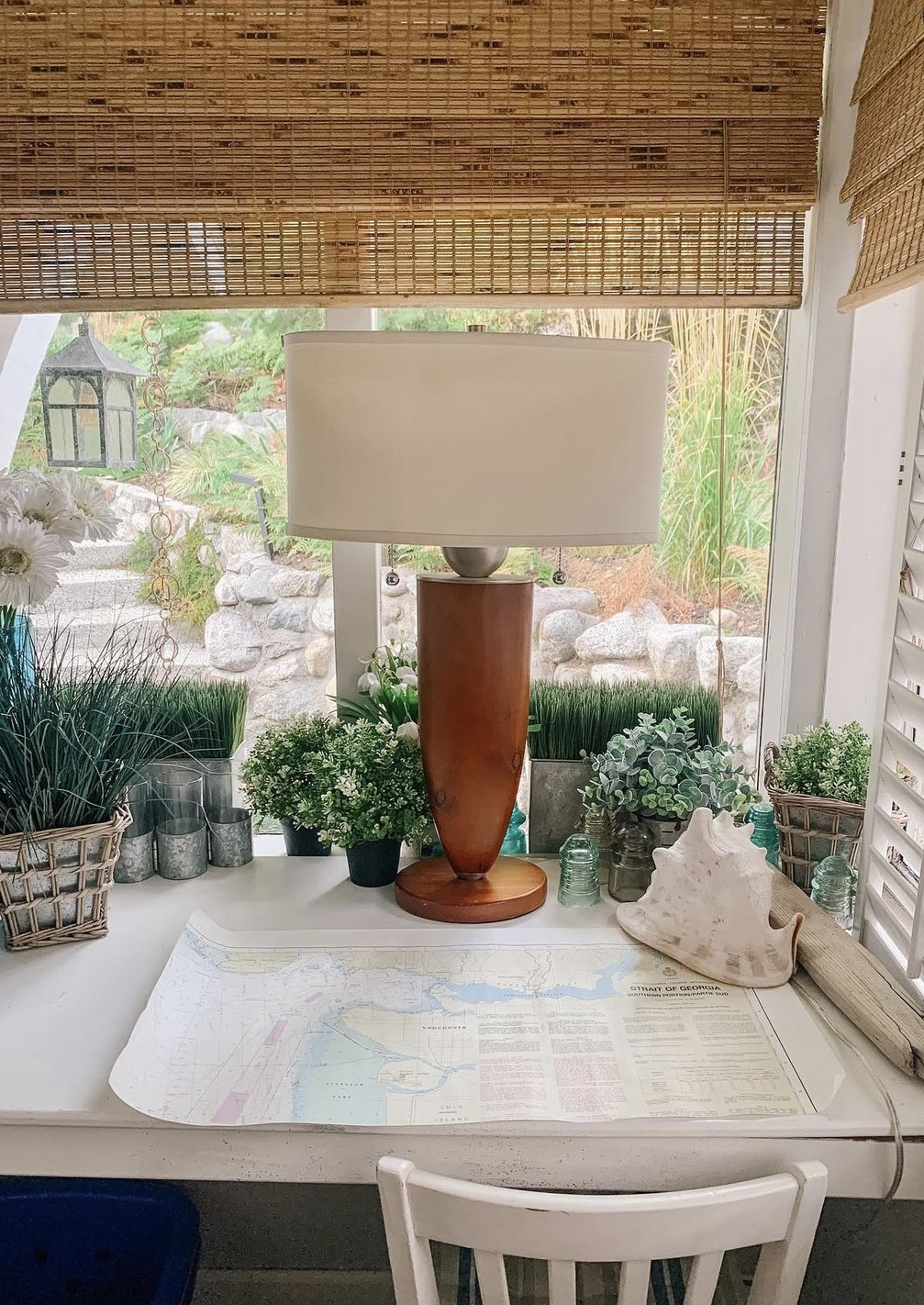 A small workspace with a garden view is located in the little laundry room opposite the washer/dryer ...