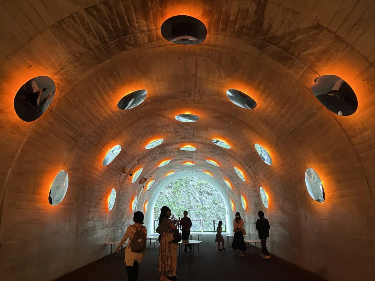 Kiyotsu-Schlucht / Tunnel des Lichts, entworfen von MAD Architects