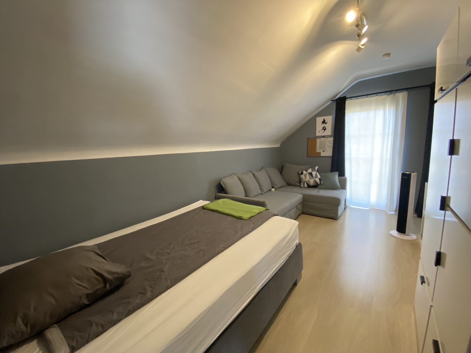 Casa a 4 facciate non lontano dai negozi in una zona tranquilla