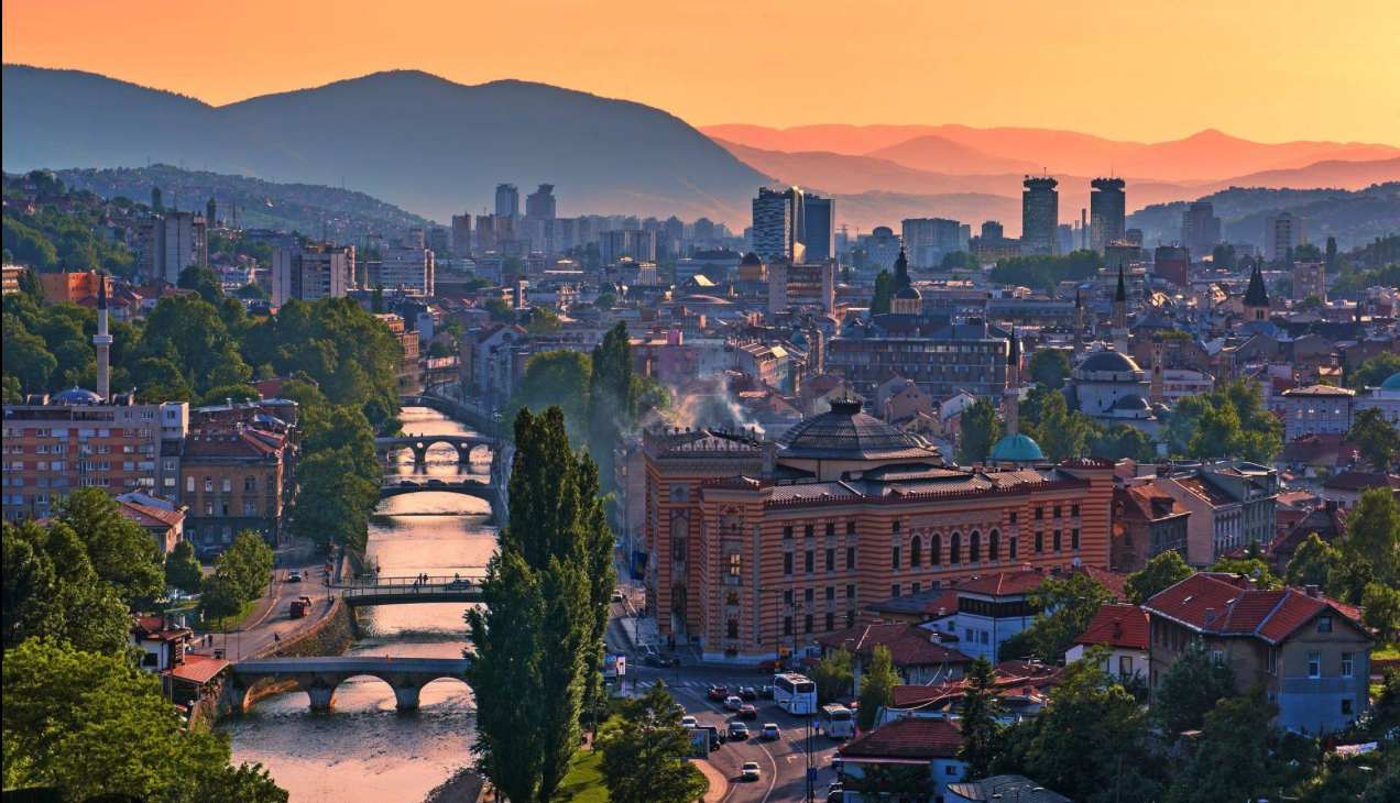 Uitzicht op Sarajevo vanaf het Gele Fort