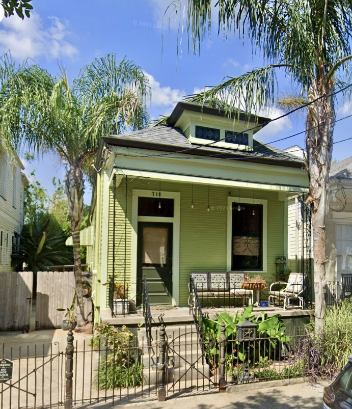 A circa 1920 New Orleans "single shotgun" home bright, happy and welcoming!