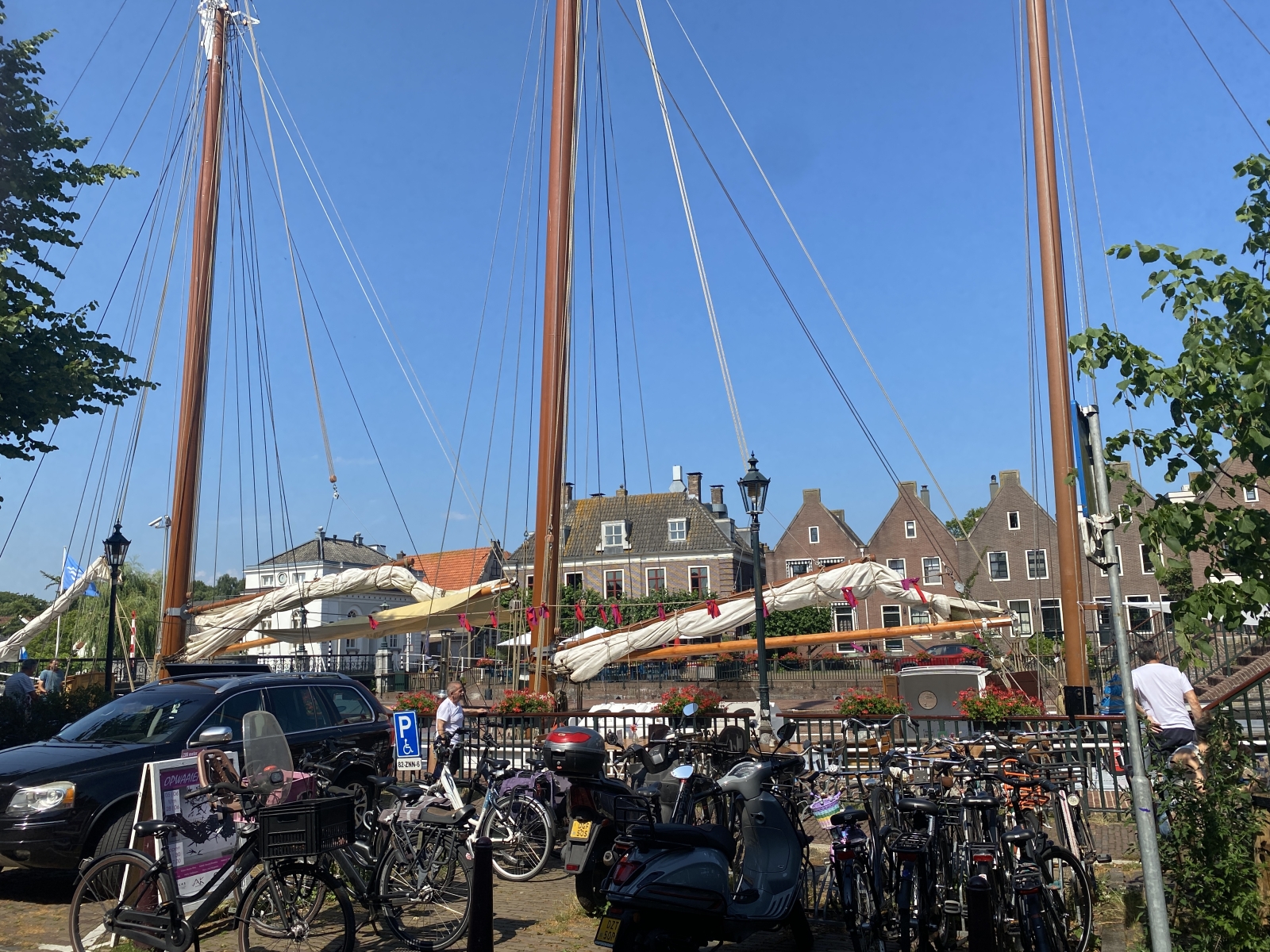 Schitterende locatie net buiten Amsterdam in een klein stadje dat eigenlijk een stad is.